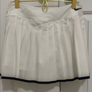 Nike dry-fit - White Pleated tennis Skirt size M